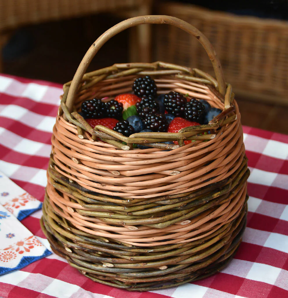 Berry Picking Basket in Mixed Willows - Image 4