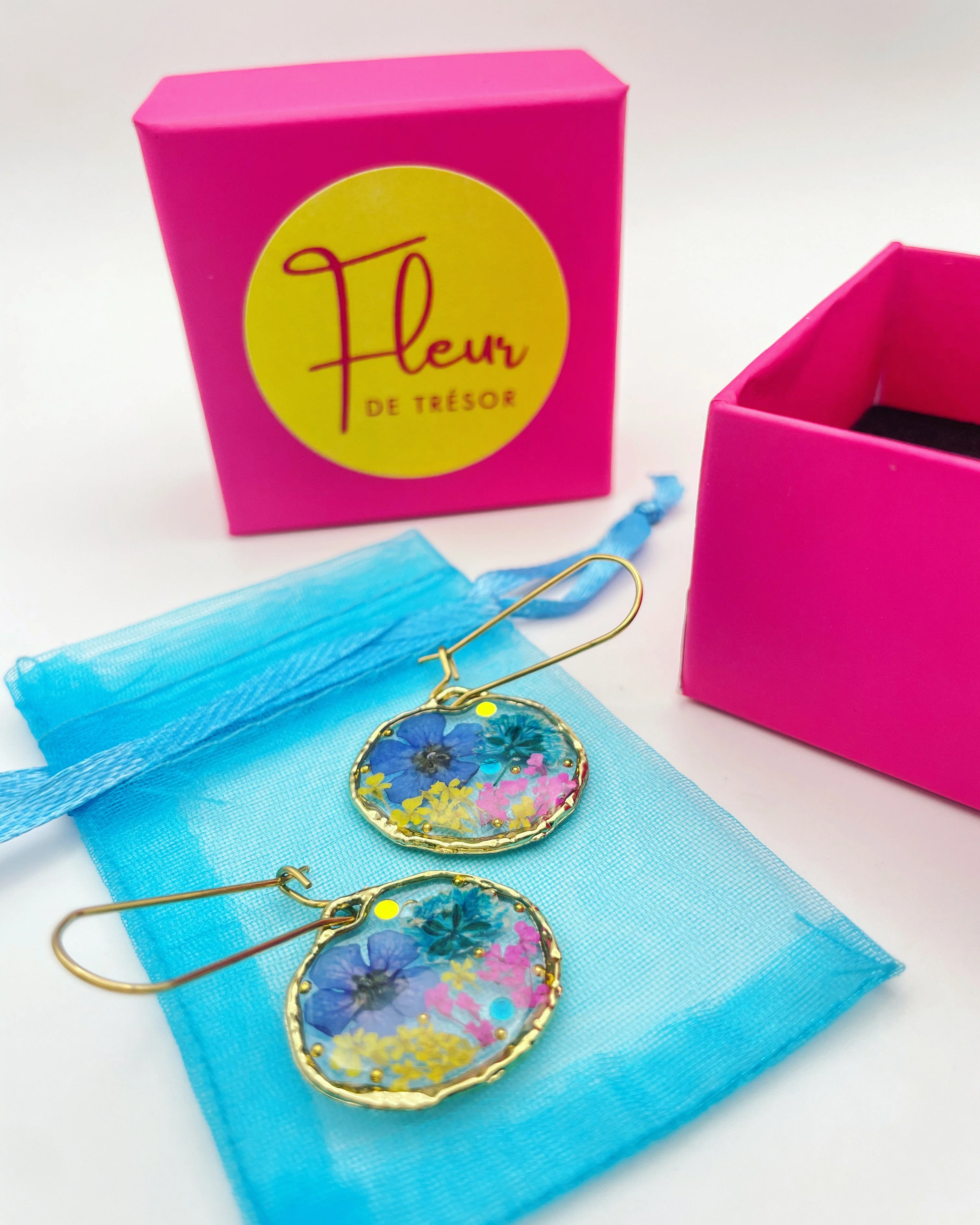 Gold statement earrings with pink flowers - Image 8