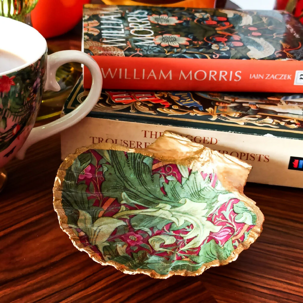 MORRIS GRANVILLE DECOUPAGED SCALLOP SHELL DISH - Image 2