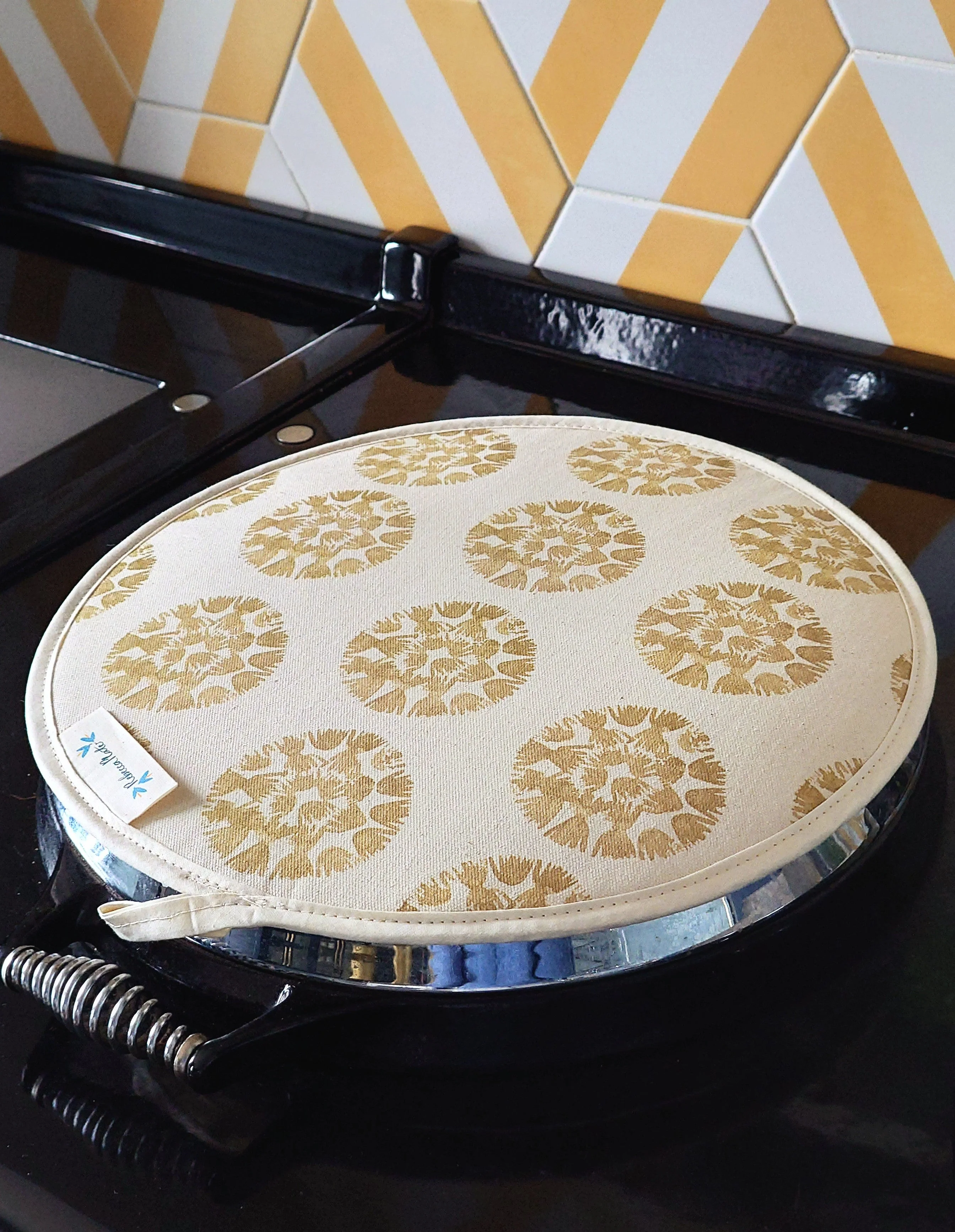 Organic Aga Hob Cover and Table Protector - Machair Clock Gold Green - Image 2