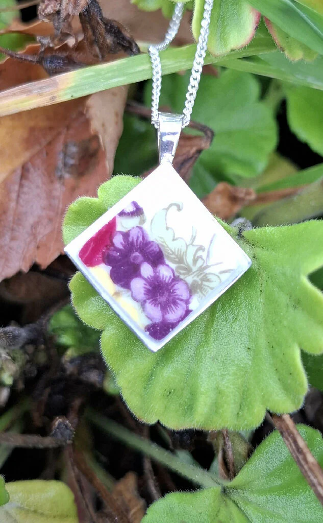 Pansy Broken China Pendant - Image 3
