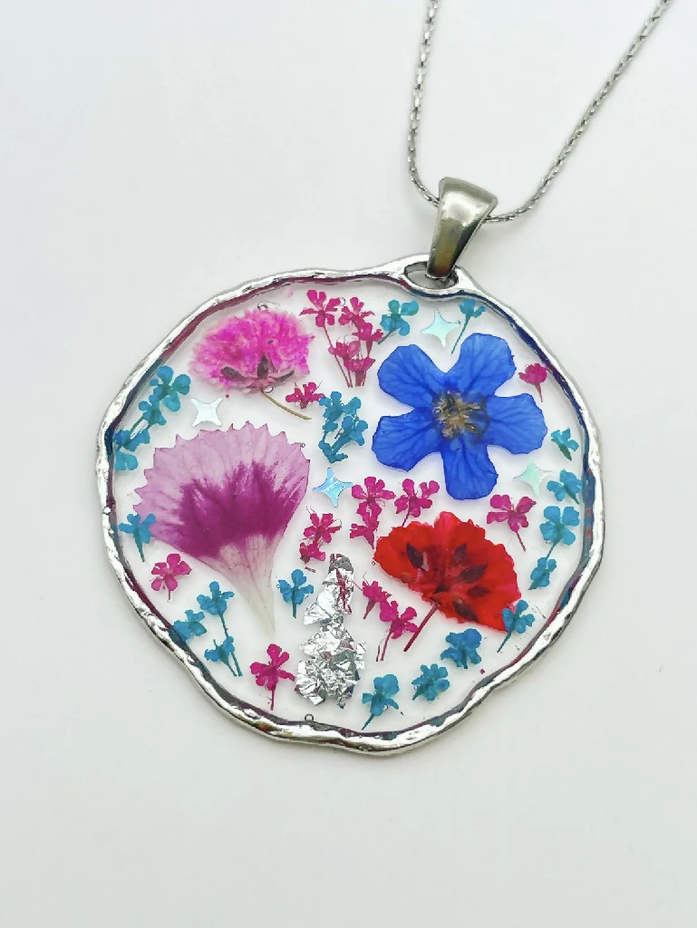Statement necklace with colourful flowers in silver - Image 7