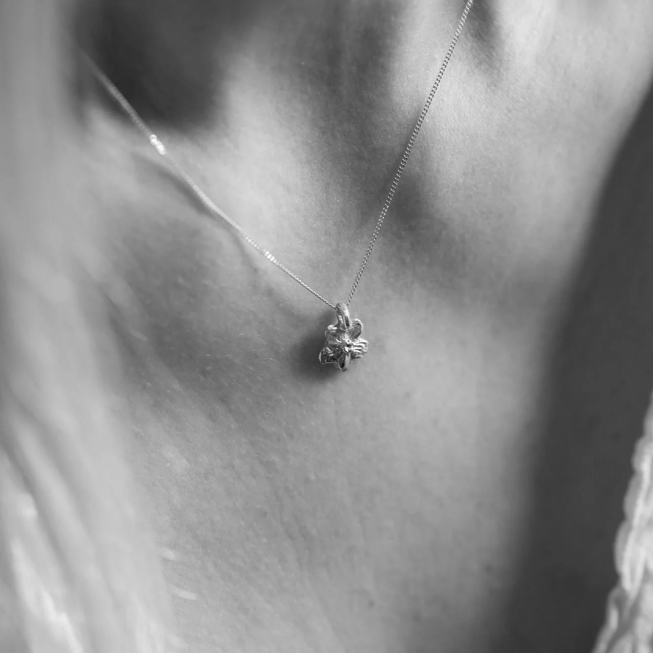 Sterling Silver Forget-me-knot pendant - Image 4