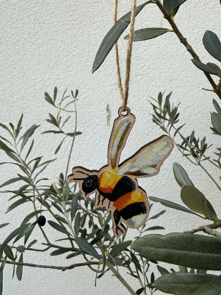 Sustainable Buff Tailed Bumblebee Decoration - Image 2