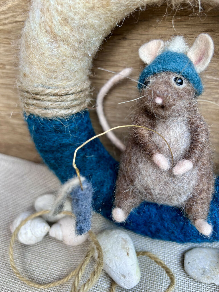 Whimsical Needle-Felted Beach Mouse in Fisherman Hat on Coastal Wreath - Image 5